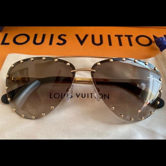 SOLD! SOLD! LOUIS VUITTON PARTY AVAITOR SUNGLASSES - Picture 3 of 3